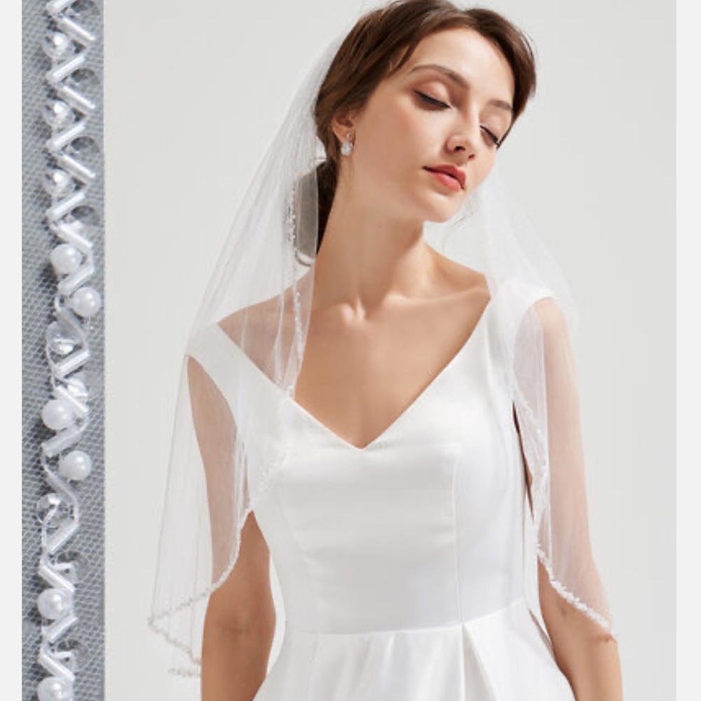Elegant White Bridal Veil with Pearl Accents